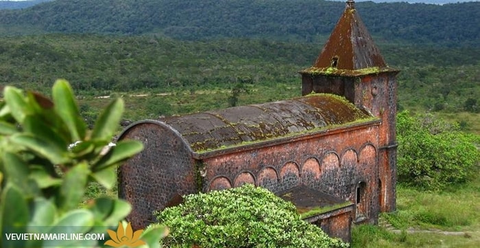 Một di tích còn sót lại ở Bokor